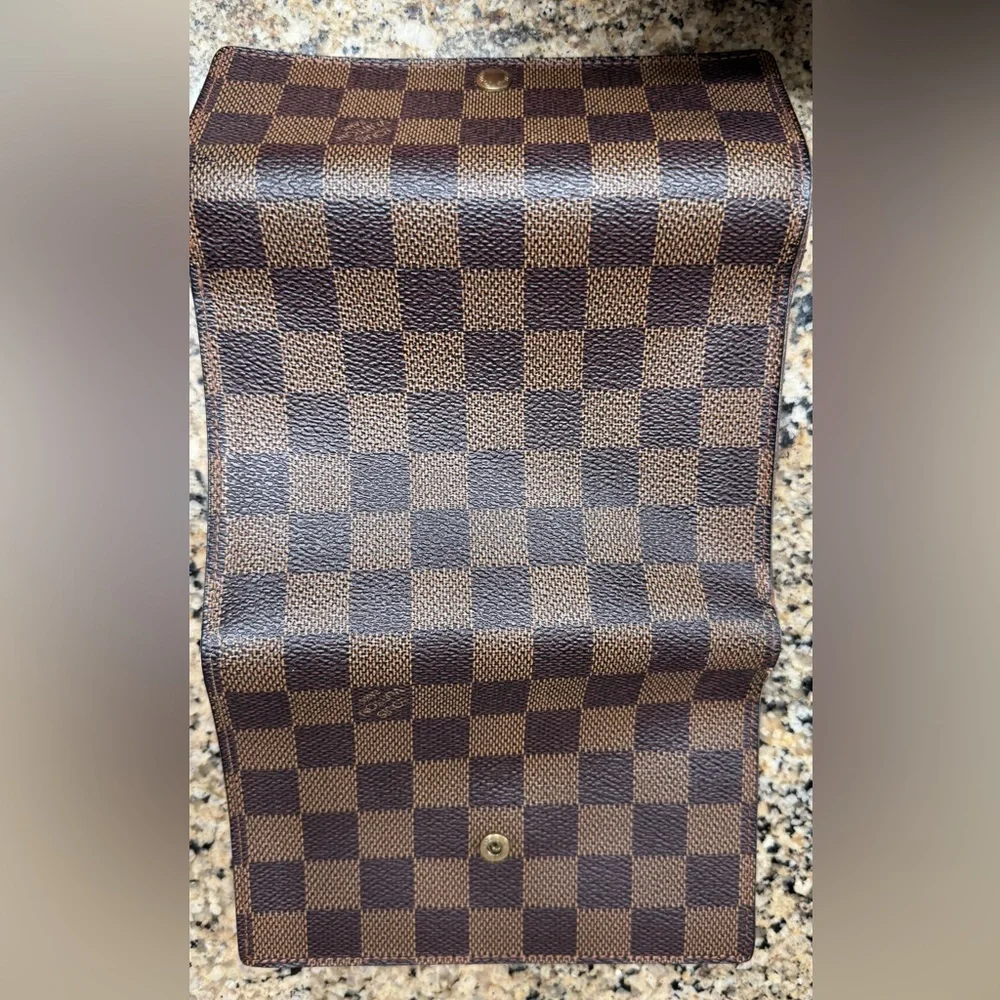Vintage Louis Vuitton Damier Ebene Button Wallet